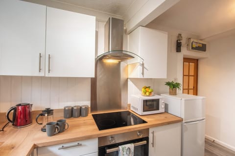 Fully equipped kitchen for home-cooking meals, cooking utensils provided