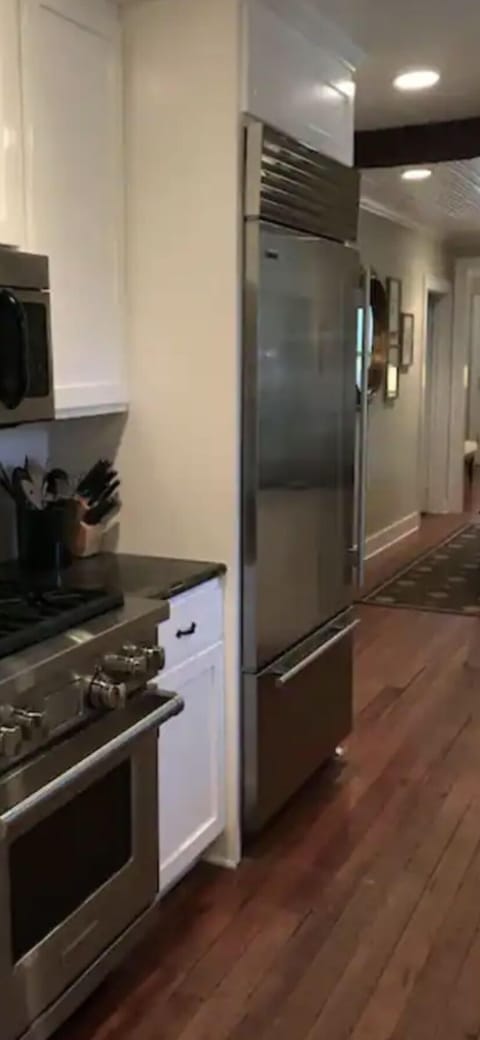 Kitchen Stove and Refrigerator 