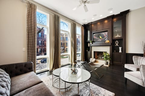 BEAUTIFUL 4-story home located in one of Chicago’s safest neighborhoods!