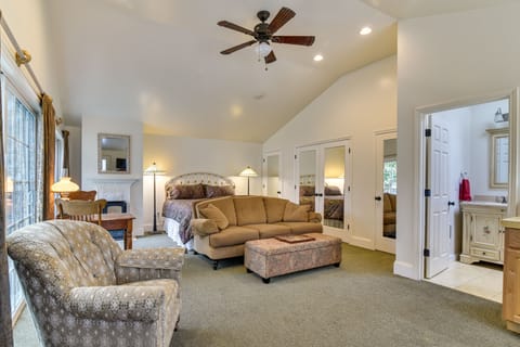 Portland Vacation Rental | Studio | 1BA | 500 Sq Ft | Step-Free Access