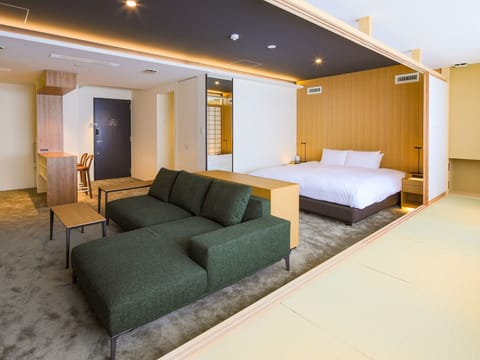 ・[Premium Suite King example] Shoji screens and traditional tatami mats made by Senke Jusshoku create a luxurious space.