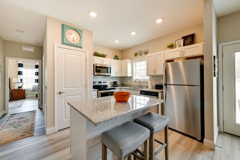 Kitchen | Equipped w/ Cooking Basics