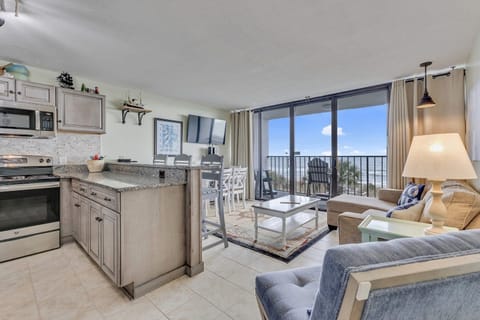 Atlantic Towers 312-print-001-032-Main Living Area-4200x2800-300dpi