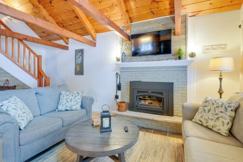 Center Tuftonboro Vacation Rental | 2BR | 1BA | Half Step Required for Entry