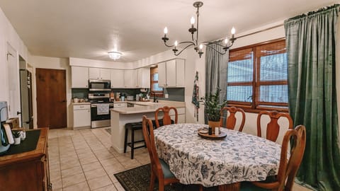 Full size kitchen with dining table for 6 and 2 at kitchen bar. Highchair too!