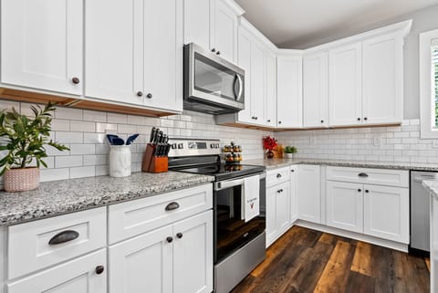 Large kitchen with lots of counter space
