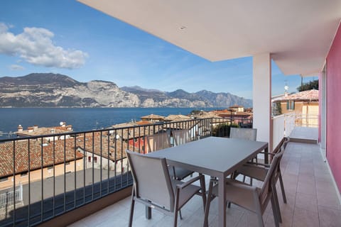 c1fdf01a-680a-463f-9bc5-235336abeebe