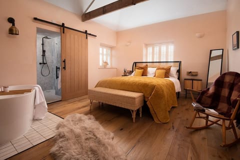 East Lodge Home Farm - free-standing bath in bedroom one and en-suite shower room