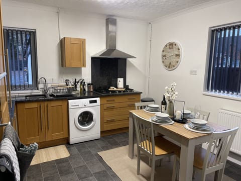 Dinning area & kitchen 