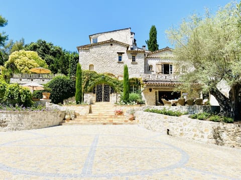 Villa St Paul a beautiful 6 bedroom property walking distance to the village 