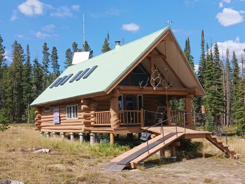 Ramp for easy loading. Chain hoist on porch for hanging heavy objects. 