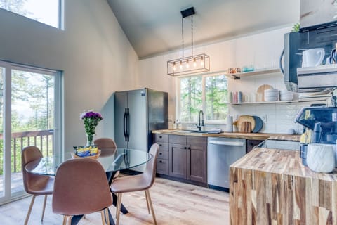 Eat in kitchen. Simple. Easy.