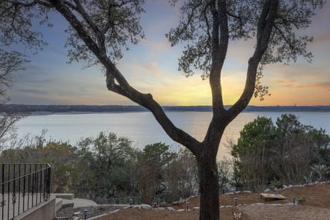 Stunning lake views.