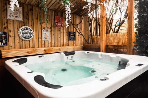 Indoor spa tub