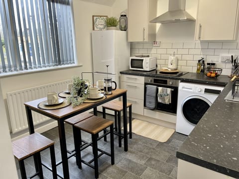 Dinning area & kitchen 