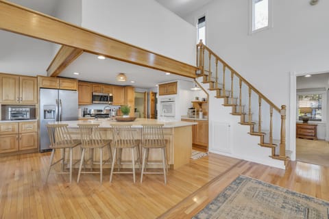 Kitchen with counter seating for 4