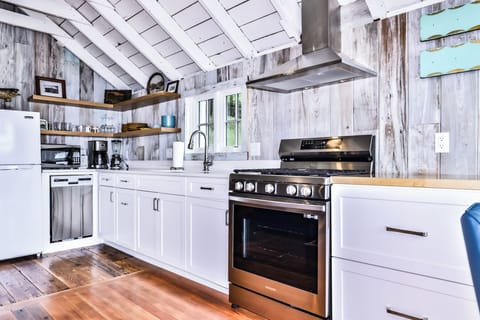 With this much counter space, cooking's a breeze at The Boat House.