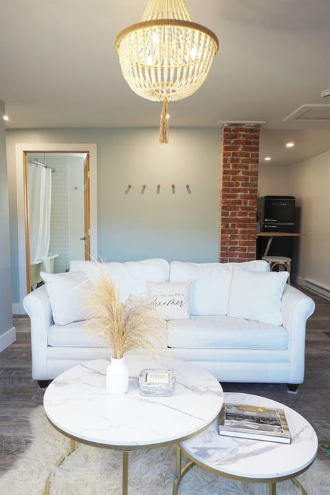 Perfect for a couple's getaway or a solo traveler. 1BD/1BA private apt. 