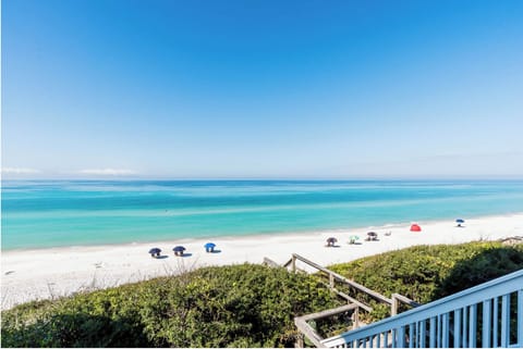 🏖️ Step onto your very own private beach along the stunning Emerald Coast. 🌊✨