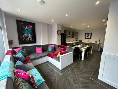 Living Room / Lounge