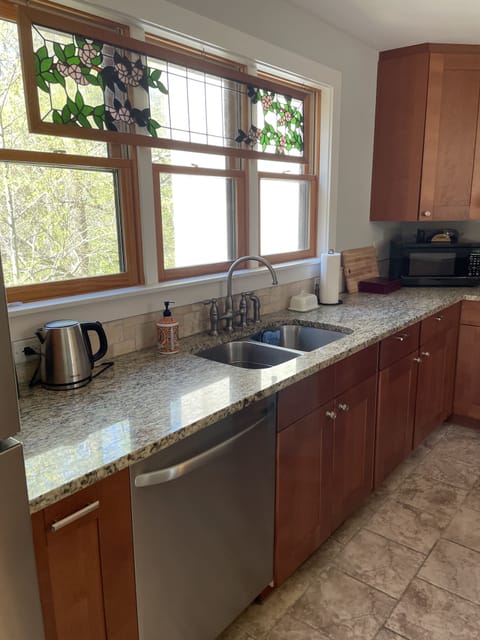 Fully equipped kitchen.