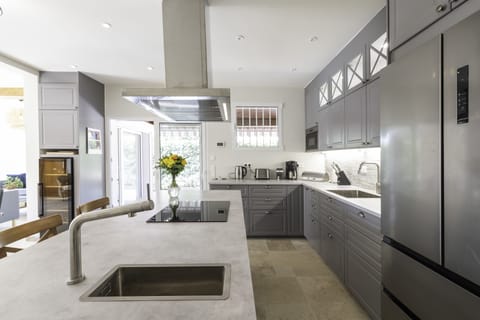 2b5b9242-78bb-4b9e-b6c3-287c9d3c7fbd