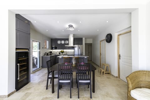 2a669369-8abe-4f11-b6c6-1a81fe43ccc1