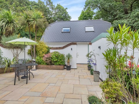 Sitting-out-area | The Loft House, Wimborne