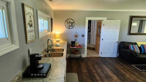 Mountain Point of View Cottage (711)