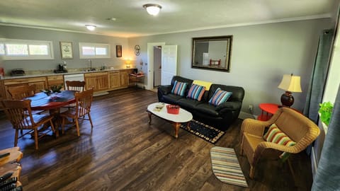 Mountain Point of View Cottage (697)