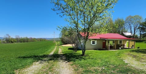 Mountain Point of View Cottage (726)