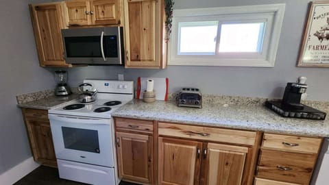 Mountain Point of View Cottage (716)