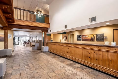 Stylish lobby with 24/7 front desk available