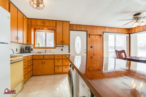 Full Kitchen-well stocked, washer + dryer
