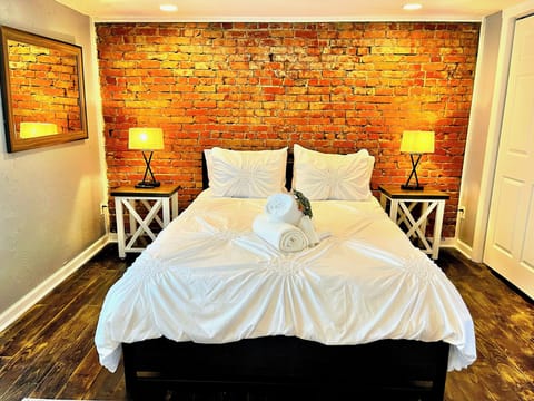 This suite has 2 bedrooms. 