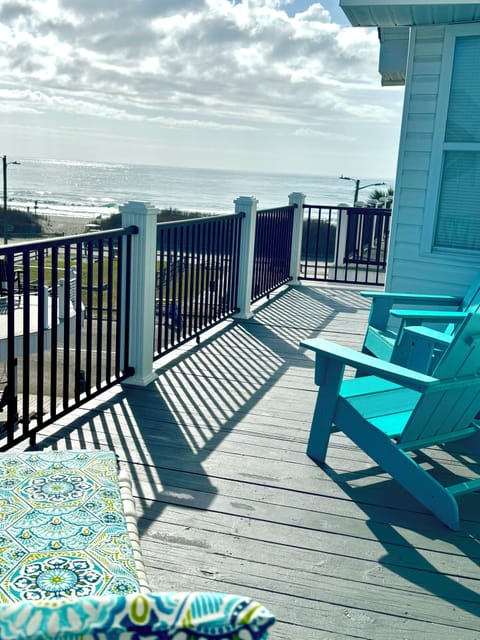 2ND LEVEL KING EN-SUITE BEDROOMS HAVE  PRIVATE DECK ACCESS WITH OCEAN VIEWS!