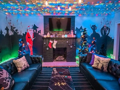 ⭐️⭐️⭐️⭐️⭐️ “Our family made a core memory at this property. We would like to come back again, someday.” - Apryl, January 2024 First Floor | Living Room | Nightly Light Show