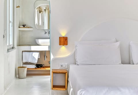 Our Jr. Suite DR.
Inside a Botanical Garden,
Villa,15 units, pools, bar, rest