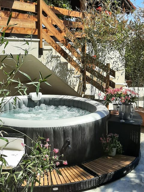 Outdoor spa tub