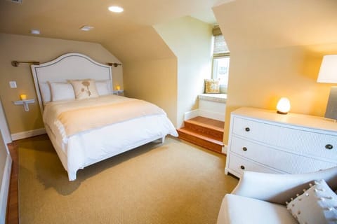 Bedroom has a queen size bed