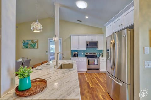 Modern stainless steel kitchen: where functionality meets beauty