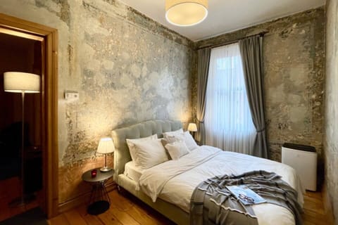 The impressive ceiling height gives a great sense of space.