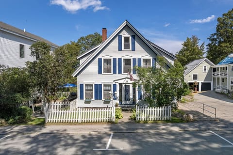 View of front of the property