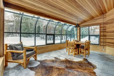 Sunroom great for watching wildlife and having a drink after a fun day outside 