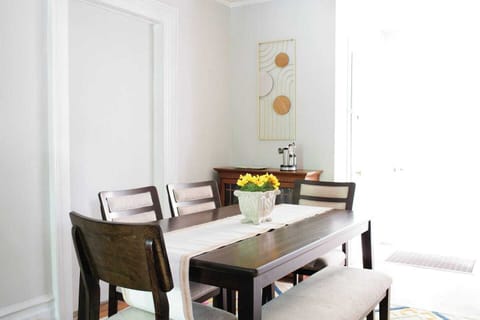 Dining for 6 at this table