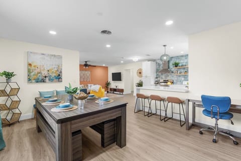 Dining to easily fit 12 between the  peninsula and dining room table!