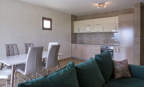 Dining room with table and 4 chairs