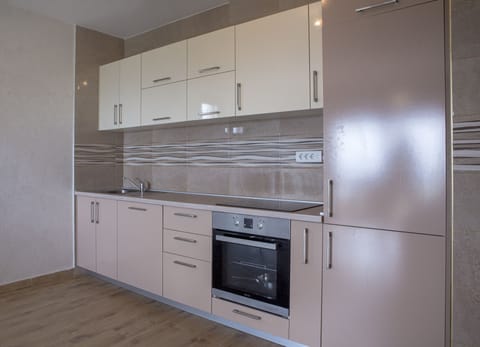 Full size, fully equipped kitchen