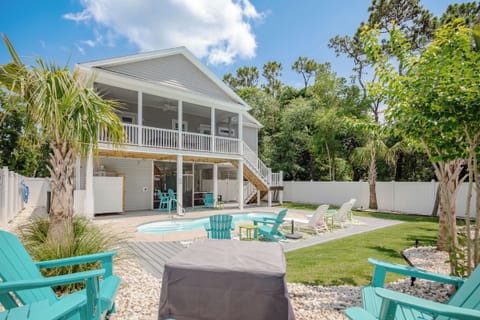 Exterior - Back / Fire Pit / Pool