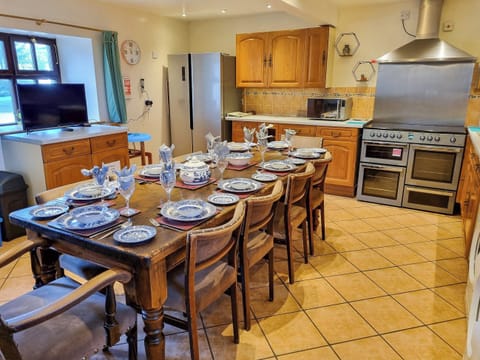 Kitchen/diner | The Barn - Harvey Gate Farm, Onecote